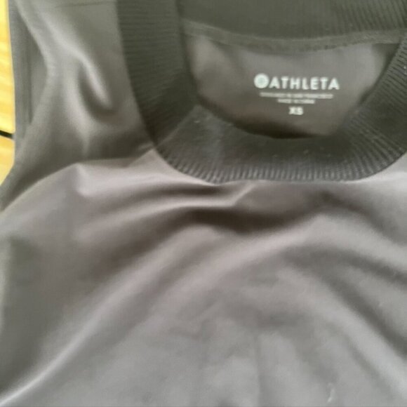Athleta Zephyr Shell Black Tank EUC Size XS 291879 Ribbed Knit Featherweight - Picture 7 of 8